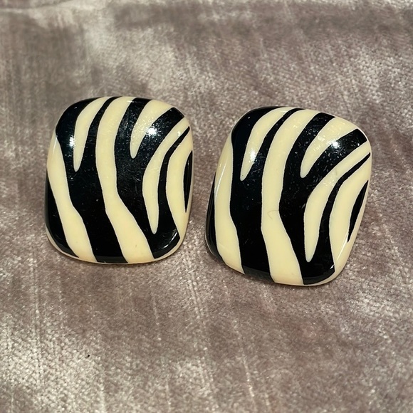80’s Zebra Stripe Earrings Lucite Cream & Black - Picture 1 of 10
